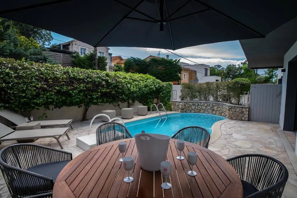 Rez De Villa De Charme-Piscine-3 Chambres 6 Pers Saint-Raphael