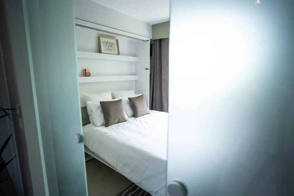 Rez De Villa De Charme-Piscine-3 Chambres 6 Pers Saint-Raphael  France