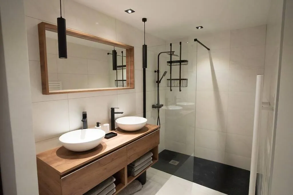 Rez De Villa De Charme-Piscine-3 Chambres 6 Pers Saint-Raphael  Apartment Saint-Raphael (Var)